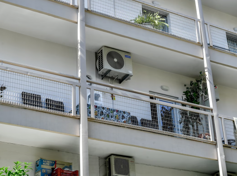 Γυναικοκτονία στην Καλαμάτα: «Ξύπνησα και την είδα πάνω από το κεφάλι μου με μαχαίρι» – Τι υποστήριξε ο 41χρονος