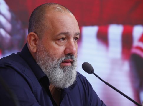 Ο μεγάλος Ολυμπιακός αγκαλιάζει τον Πειραιά – Καραπαπάς: «Με εντολή Μαρινάκη κοντά στην ΕΠΣ»