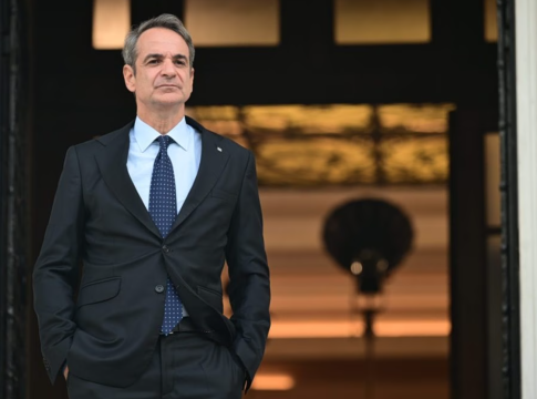 Τρία «γαλάζια» σενάρια για την πρώτη κάλπη: Οι πιέσεις στο ΠΑΣΟΚ, το φλερτ με Λατινοπούλου, ο «ρυθμιστής» Σαμαράς στη μετά Μητσοτάκη εποχή