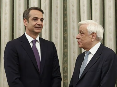 Μαξίμου: Βάζει στο στόχαστρο τον Παυλόπουλο για τις υποκλοπές