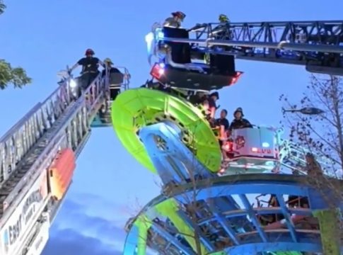 Στιγμές πανικού σε λούνα παρκ – 16 άτομα εγκλωβίστηκαν σε ύψος 23 μέτρων