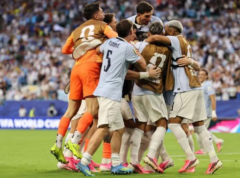 Σαουδική Αραβία – Ουρουγουάη 1-1: Ιστορικός βαθμός για τον Δώνη, τη… γλίτωσαν στο τέλος οι Λατινοαμερικάνοι