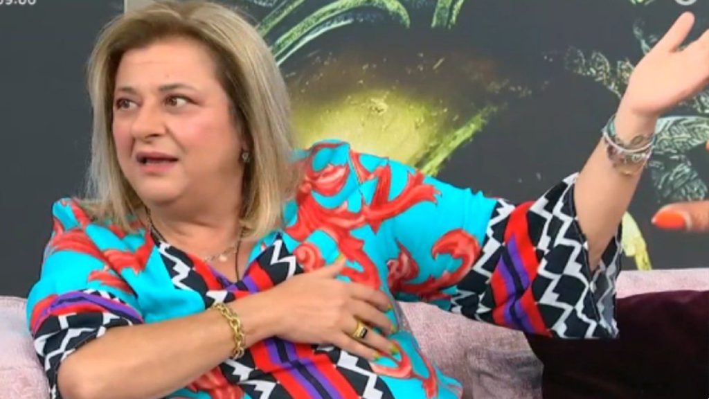 «Πάγωσε» on air η Ελισάβετ Κωνσταντινίδου: «Παιδιά, είναι πολύ προσωπικές φωτογραφίες»