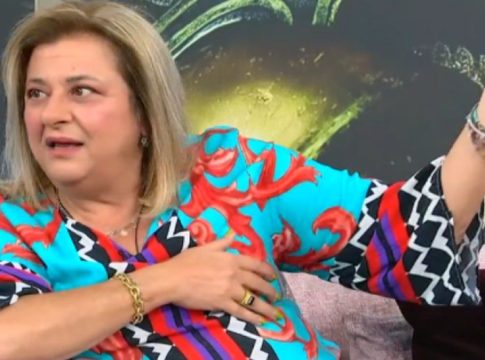 «Πάγωσε» on air η Ελισάβετ Κωνσταντινίδου: «Παιδιά, είναι πολύ προσωπικές φωτογραφίες»