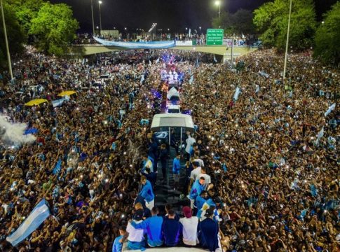 Αποθέωση για τους διεθνείς της Αργεντινής: Υποδοχή ηρώων στο Μπουένος Άιρες (vids)