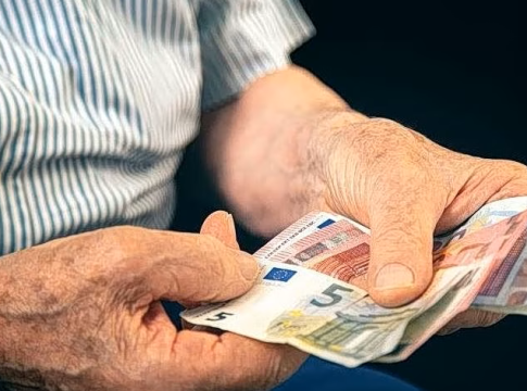 Πότε θα πληρωθούν οι συντάξεις Αυγούστου και Σεπτεμβρίου