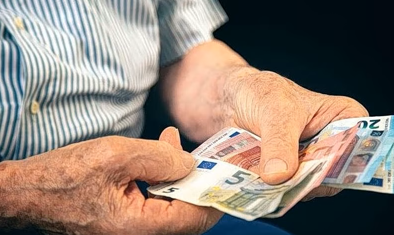 Πότε θα πληρωθούν οι συντάξεις Αυγούστου και Σεπτεμβρίου