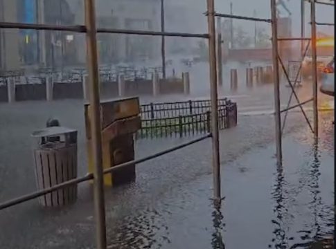 Βροχή και πλημμύρες στη Νέα Υόρκη πριν τον τελικό του Μουντιάλ (vid)