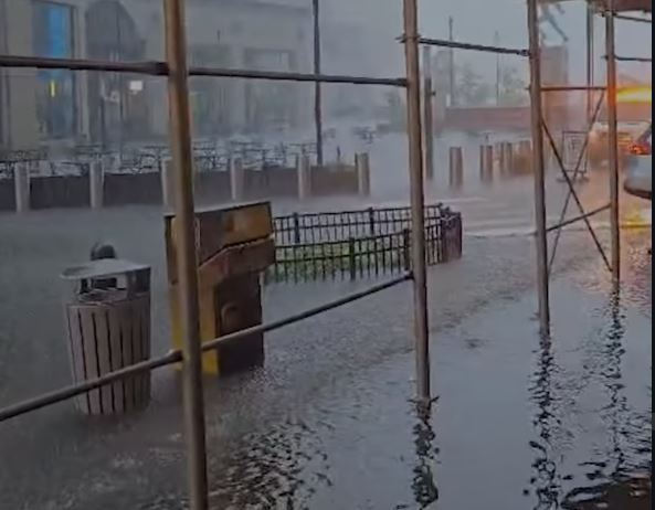 Βροχή και πλημμύρες στη Νέα Υόρκη πριν τον τελικό του Μουντιάλ (vid)