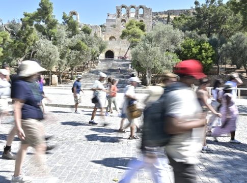 Τουρισμός: Ποιοι είναι οι μεγάλοι «αιμοδότες» της Ελλάδας – Τι δείχνουν τα στοιχεία