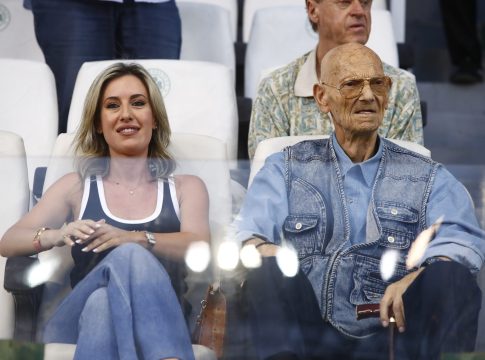 Ο Αντώνης Αντωνιάδης στην εξέδρα της Λεωφόρου (pic)