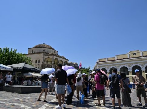 Καιρός: Ζέστη και υψηλές θερμοκρασίες σήμερα στην επικράτεια – Καταιγίδες στα βόρεια ορεινά