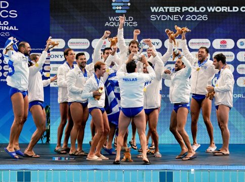 Ελληνικό γλέντι στο Σίδνεϊ για τη «χρυσή» Εθνική πόλο Ανδρών: Ζεμπεκιές, συνθήματα κι Εθνικός Ύμνος! (vid)