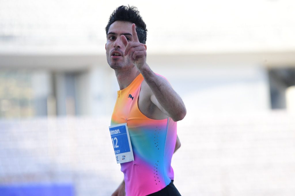 «Πόλος έλξης» ο Τεντόγλου: Μετά την ισοφάριση του πανελληνίου ρεκόρ δεν σταμάτησε να υπογράφει αυτόγραφα (vid)