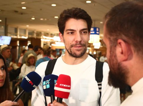 Έφτασε στην Αθήνα για τον Ολυμπιακό ο Ορτέγκα – «Με τον Ολυμπιακό πρέπει να είμαστε πάντα πρωταθλητές εδώ»