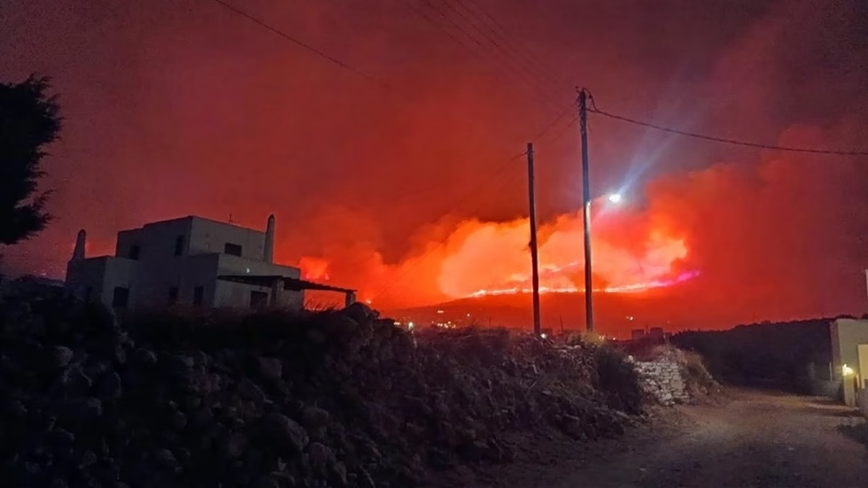Φωτιά στην Πάρο: Συνελήφθησαν ο δήμαρχος, ο αντιδήμαρχος, ένας υπάλληλος του Δήμου και ένας εργολάβος