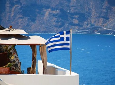 Το Χόλιγουντ στην Ελλάδα: Ο Τζάστιν Μπίμπερ με τη σύζυγό του, Χέιλι στις Σπέτσες και ο Χάρντεν στην Μύκονο (pics)