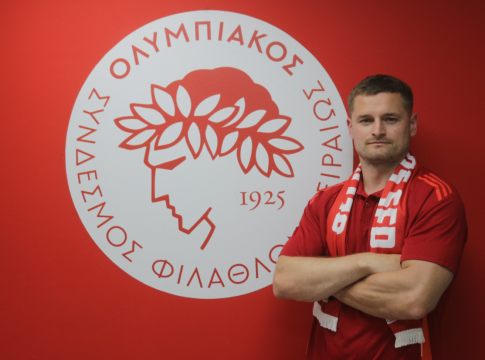 Σμιτ: «Γνωρίζω τον Ολυμπιακό από το Champions League και την Euroleague, ομάδα με μεγάλη ιστορία»