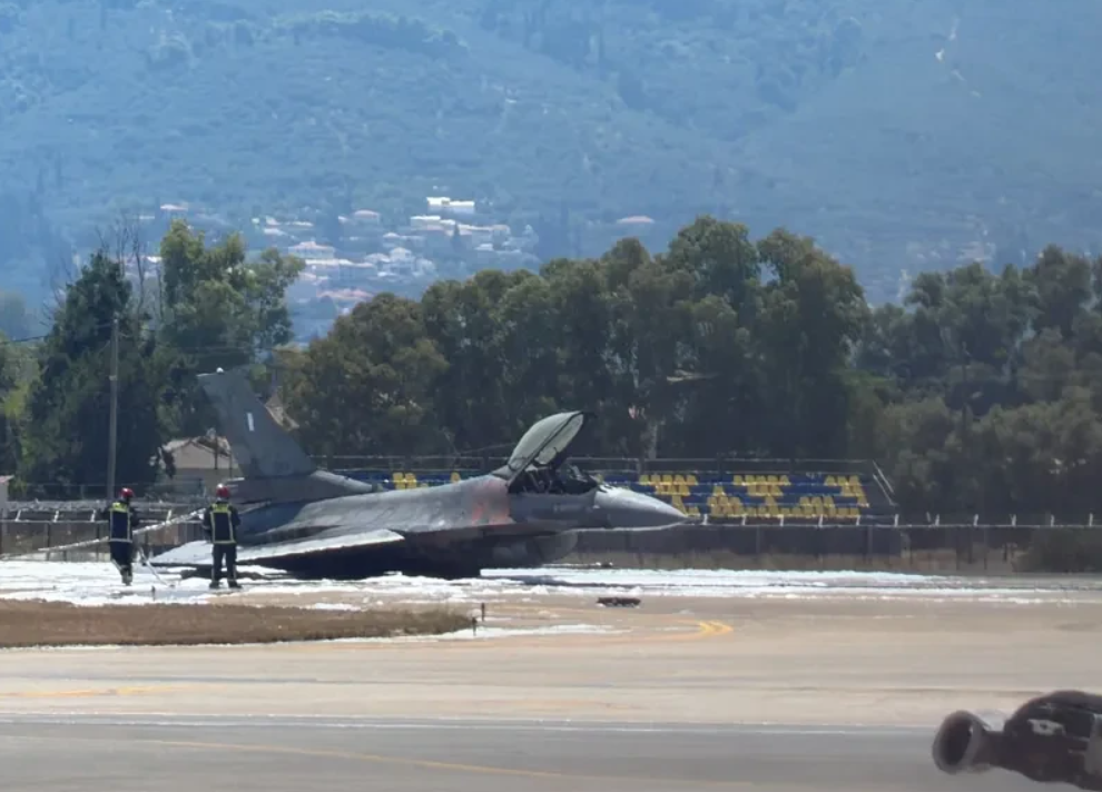 Ζάκυνθος: Η στιγμή που το F-16 κάνει αναγκαστική προσγείωση