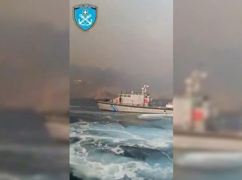 Φονική πυρκαγιά στο Ρέθυμνο: Η δραματική διάσωση 29 ατόμων από το Λιμενικό – Νεκροί δύο πυροσβέστες [βίντεο]