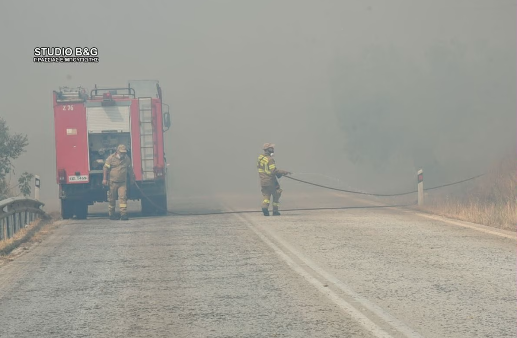 Φωτιά στην Αργολίδα: Κρίσιμες ώρες στο Φίχτι – Εκκενώθηκε το χωριό, στο νοσοκομείο δύο ηλικιωμένοι