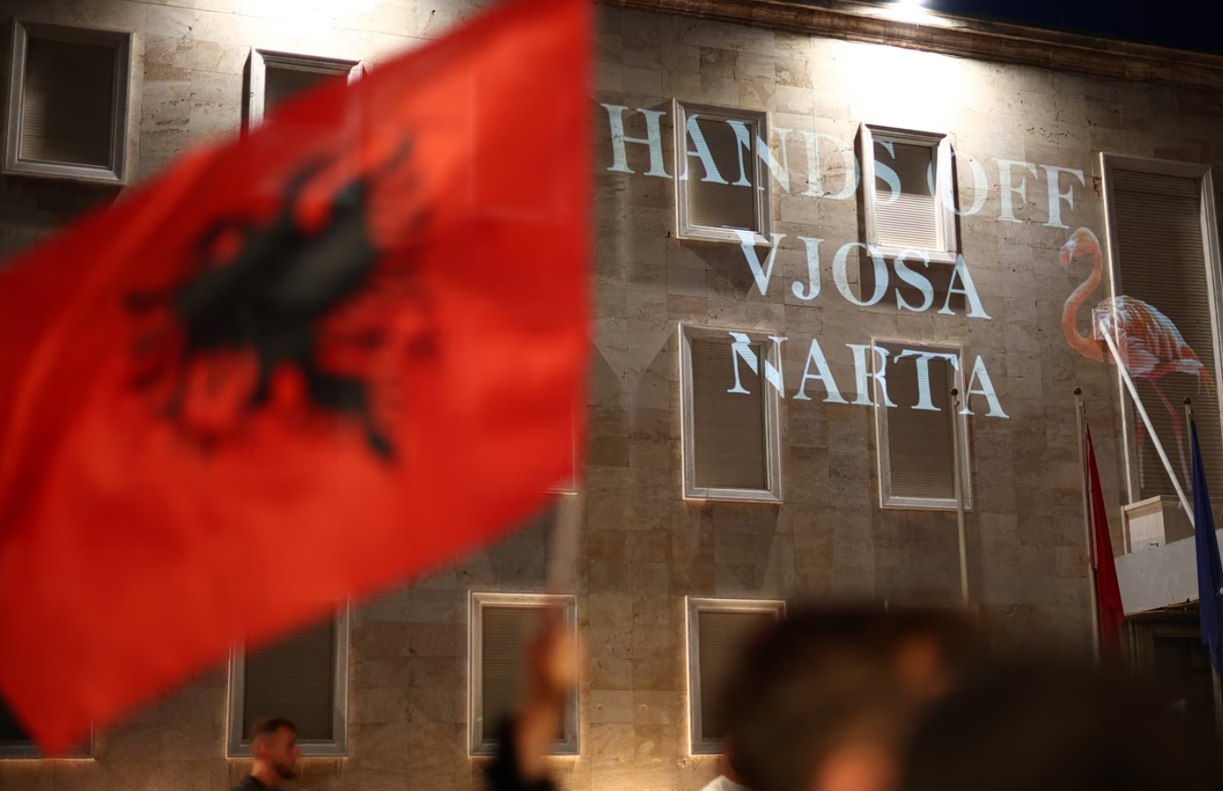 Αλβανία: Για ξέπλυμα χρήματος και εμπόριο ναρκωτικών ερευνάται ο επιχειρηματίας που πούλησε τη γη για το θέρετρο του Κούσνερ