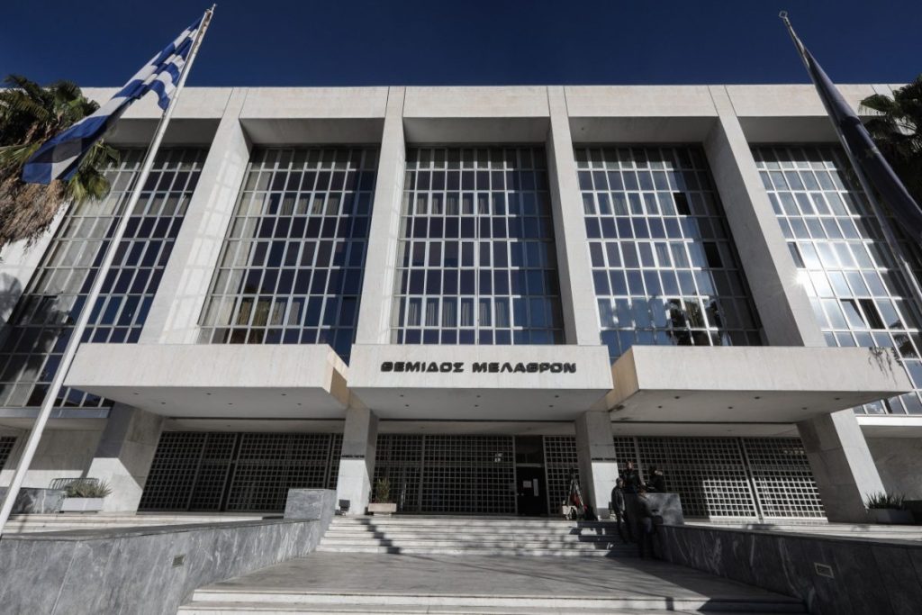 Συναγερμός στον Άρειο Πάγο: Καπνοί στο υπόγειο του κτιρίου (vids)