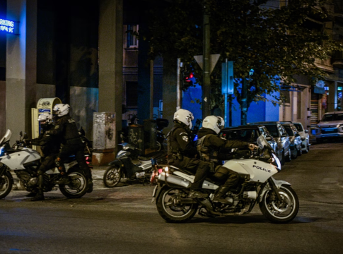 Από τις σφαίρες στις καταδιώξεις μέχρι το «Τουρκαλάς» στο Άργος: Η ανοιχτή πληγή της αστυνομικής βίας και των διακρίσεων