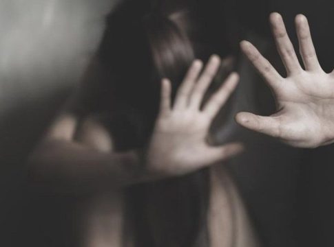 Για βιασμό ανήλικης και βιντεοσκόπηση της πράξης κατηγορείται 14χρονος