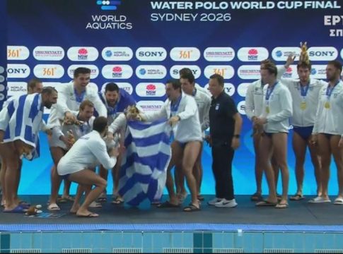 Ανατριχίλα! Ο Εθνικός ύμνος στο Σίδνεϊ για την ΧΡΥΣΗ Εθνική μας! (vid)