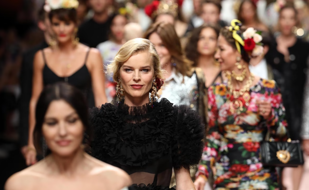 Εύα Χερτζίκοβα – Το top model των 90s παντρεύτηκε τον αγαπημένο της μετά από 25 χρόνια σχέσης και 3 παιδιά