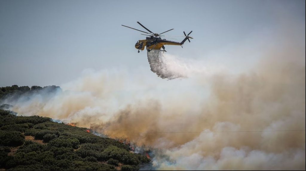 Νεκροί δύο πυροσβέστες στη φωτιά στο Ρέθυμνο: Στα πρώτα σπίτια οι φλόγες, εκκενώνονται οικισμοί – Πού μαίνονται πύρινα μέτωπα