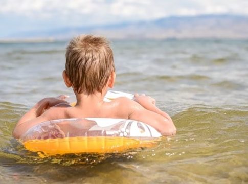 Συναγερμός στην Κρήτη: 8χρονος παρασύρθηκε με σωσίβιο και διασώθηκε από τον «Φοίνικα»