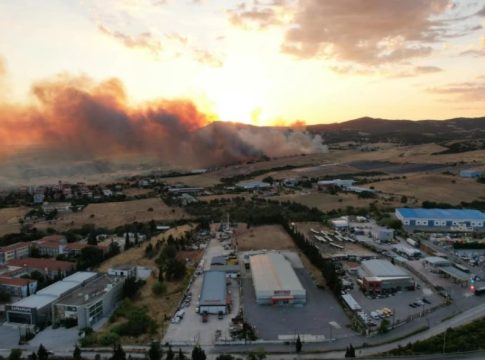 Φωτιά στο Ωραιόκαστρο Θεσσαλονίκης – Δίπλα στα σπίτια οι φλόγες – Εντολή εκκένωσης της Ανθούπολης
