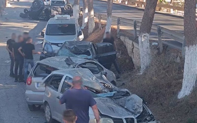 Αυτοκίνητο σε τρελή πορεία πήρε σβάρνα σταθμευμένα ΙΧ στην Κρήτη