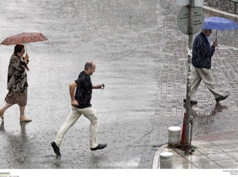 Συνεχίζεται η κακοκαιρία, με ισχυρά φαινόμενα και πτώση θερμοκρασίας – Red code σε τρεις περιοχές