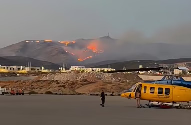 Μαίνεται η φωτιά στην Πάρο: Νέα μηνύματα από το 112 – Στη μάχη από το πρωί και έξι εναέρια