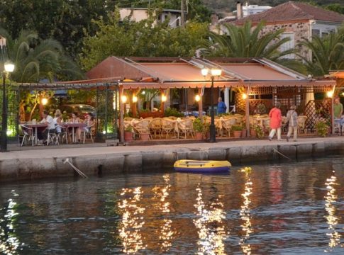 Φθιώτιδα: Τρόμος για ανήλικες στο λιμάνι Ραχών – Έπεσαν στη θάλασσα για να γλυτώσουν από άνδρα που τις παρενοχλούσε