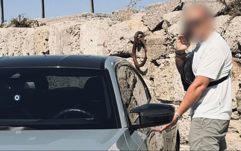 Στο εδώλιο ο οδηγός της μοιραίας BMW στη Ρόδο για την απόπειρα καταστροφής του ηλεκτρονικού καταγραφέα
