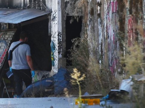 Κυψέλη: Ακαθόριστα τα αίτια θανάτου της γυναίκας που βρέθηκε νεκρή σε βαλίτσα – Τι έδειξε η νεκροψία-νεκροτομή