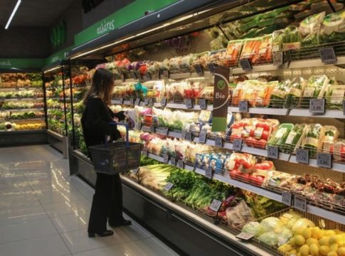 Μειώσεις τιμών στα σούπερ μάρκετ: Η λίστα με τα 12 προϊόντα που γίνονται φθηνότερα