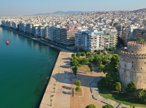 Επτάχρονη περιφερόταν μόνη της στους δρόμους της Θεσσαλονίκης – Συνελήφθη ο πατέρας της