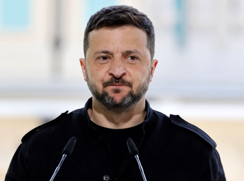 Ουκρανία: Βαθαίνει η πολιτική κρίση – Ο Ζελένσκι εξετάζει την απόλυση του αρχηγού του στρατού λόγω διαδηλώσεων