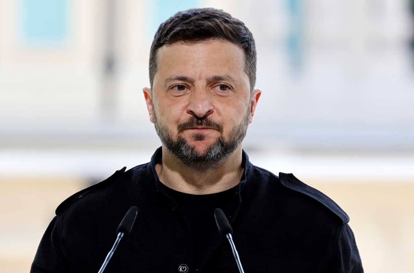 Ουκρανία: Βαθαίνει η πολιτική κρίση – Ο Ζελένσκι εξετάζει την απόλυση του αρχηγού του στρατού λόγω διαδηλώσεων