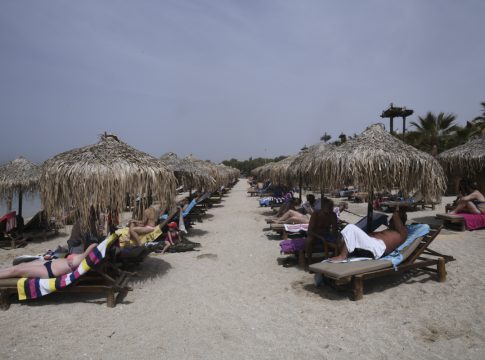 Ακριβές διακοπές: Η Ελλάδα στις χώρες με τα υψηλότερα ποσοστά οικονομικής αδυναμίας