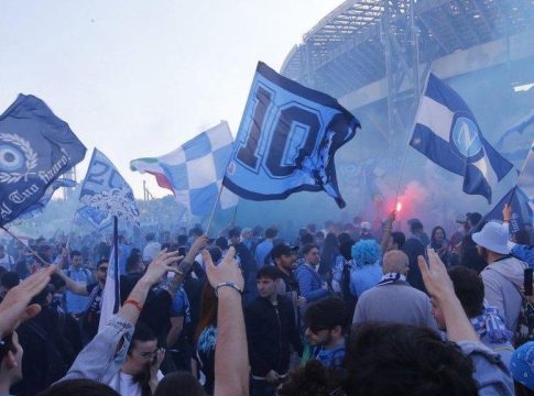«Χαμός» στη Νάπολι για τη συμπλήρωση των 100 χρόνων ζωής της ομάδας (vid)