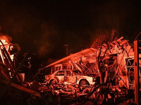 Ουκρανία: Εννέα νεκροί από ρωσικές επιθέσεις – Εκατέρωθεν πληγματα