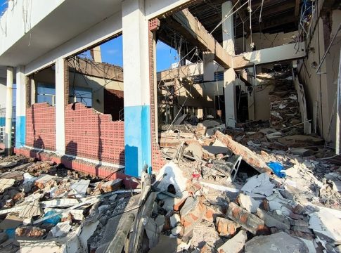 Σεισμός στην Ινδονησία: Μεγαλώνει ο αριθμός των θυμάτων από τα 7,7 Ρίχτερ – Στους 38 οι νεκροί, 2.000 άνθρωποι εγκατέλειψαν τις εστίες τους