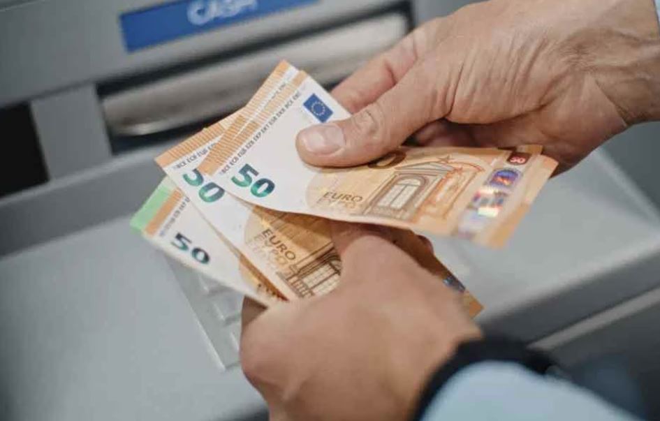 Ο «χάρτης» των πληρωμών: Ποιοι θα δουν χρήματα στο λογαριασμό τους τον Αύγουστο