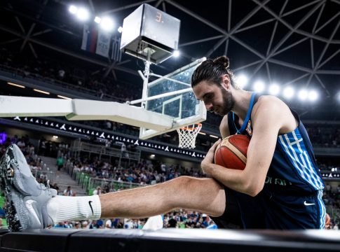 Παίρνει τον Τσαλμπούρη κι έναν ξένο για συμπληρωματικό στους ψηλούς η ΑΕΚ